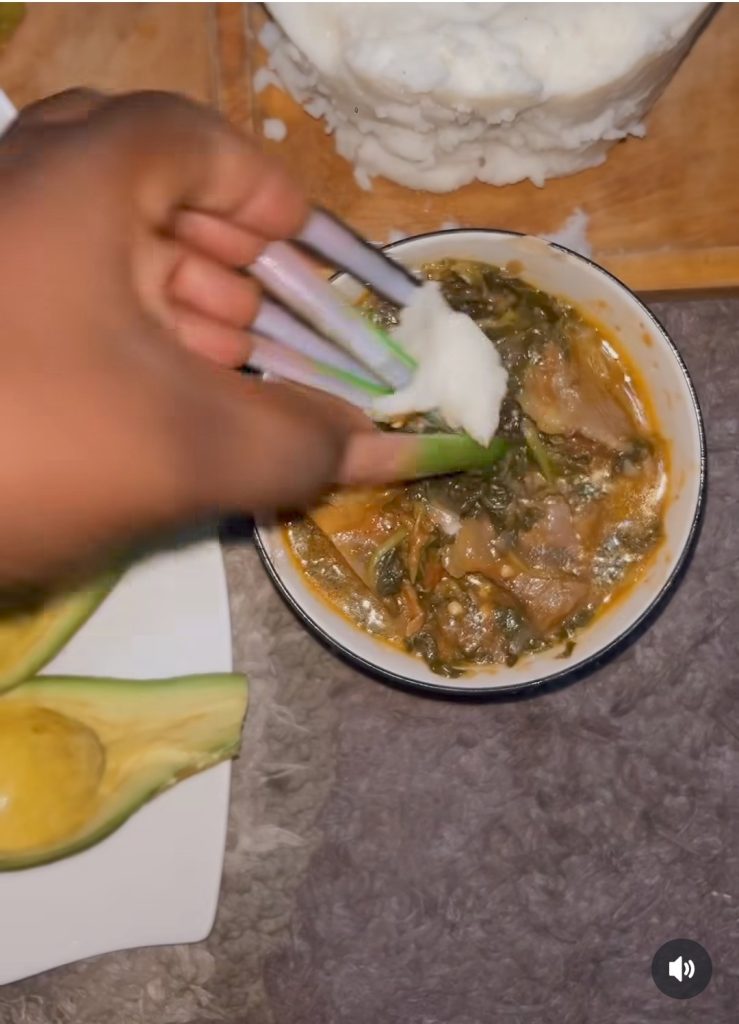 Viral Video: Kenyan React After A Lady With Longer Nails Showed Off Her Hand Eating Skills