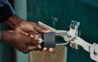 Fraudster in Nairobi CBD Celebrates Fake Deal Andil His Hotel Room Door Refuses to Open